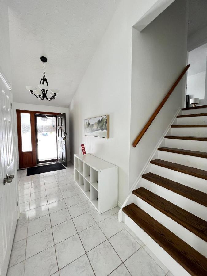 Letitia Heights !E Spacious And Quiet Private Bedroom With Private Bathroom Barrie Esterno foto
